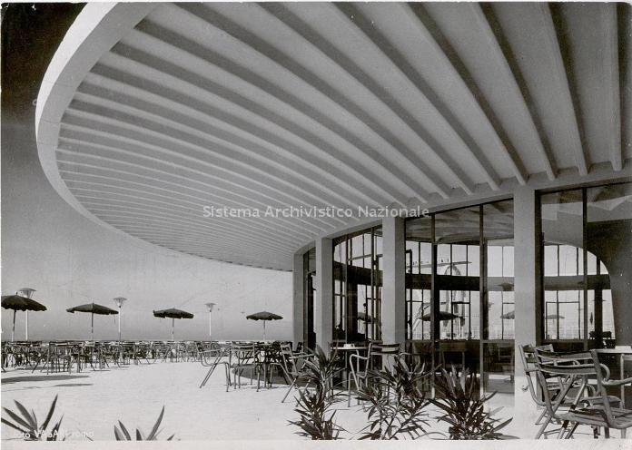  Veduta circolare dello Stabilimento balneare Kursaal a Ostia, 1950. 